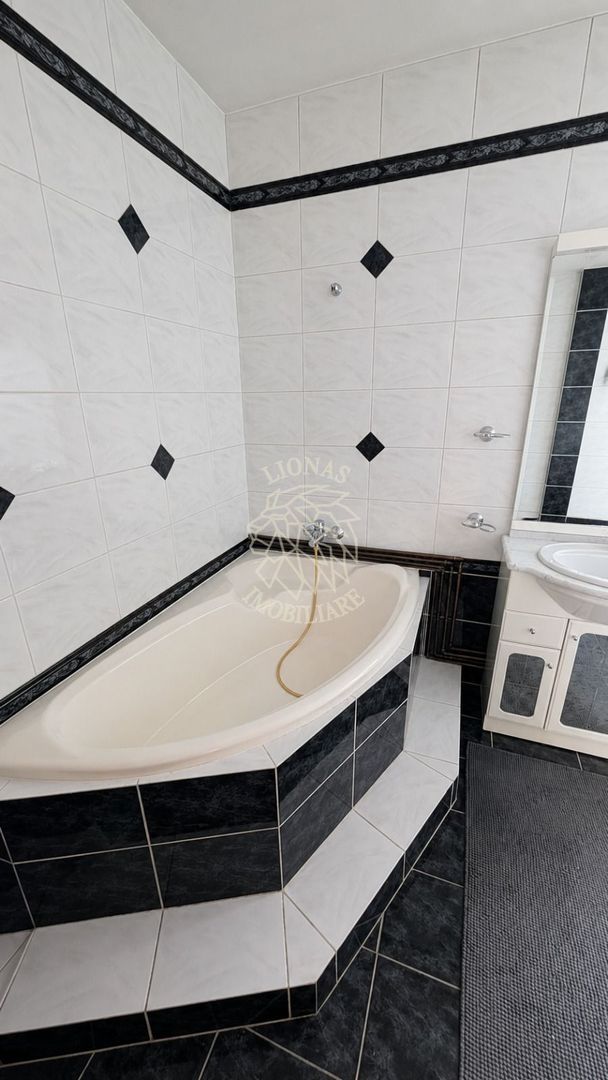 Apartament 3 camere 78 mp-etaj 1-parcare,boxa-Zona Calea Moldovei - Poză 4
