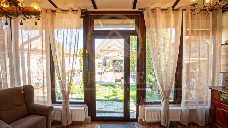 Casa De Vanzare in Palazu Mare - Teren de 455 mp cu Piscina si Garaj - Poză 7
