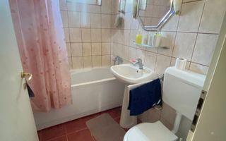 3 camere confort 1 etaj 3 zona Medicina CENTRALA PROPRIE - Poză 13