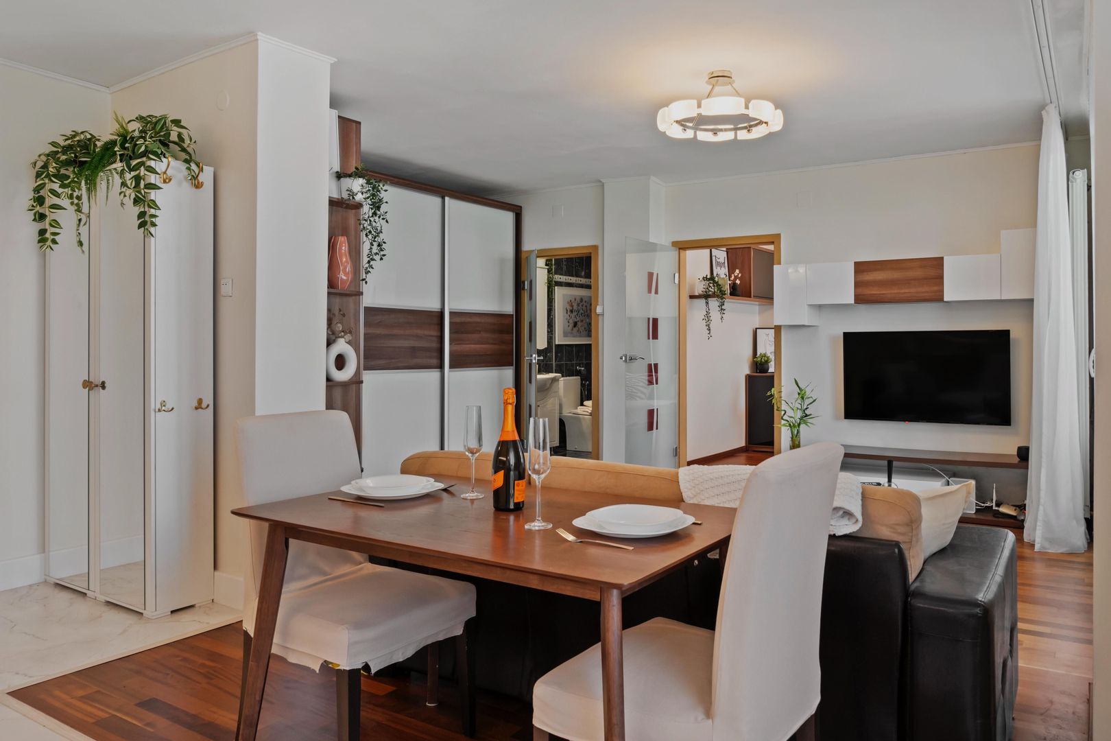 2 camere de închiriat Piața Romană – Magheru | Premium | Metrou 1 min - Poză 8