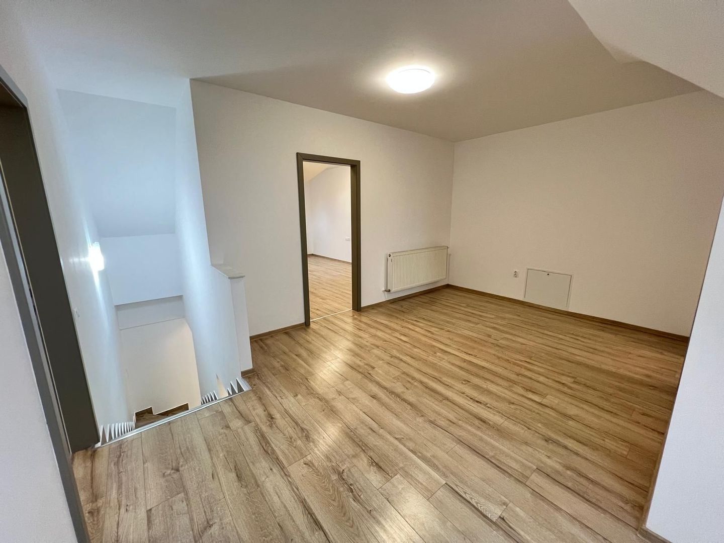 Casa cu 7 camere | 3 balcoane | Garaj | 220 mp + 80 mp curte | Cartier Panorama - Poză 21