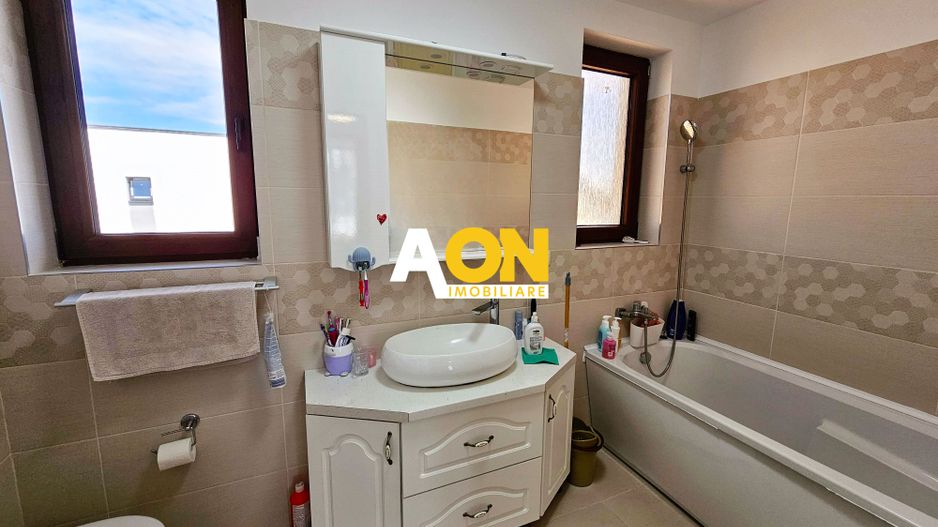 1/2 Duplex mobilat, utilat, 4 camere, pivnita, 200 mp teren - Poză 11