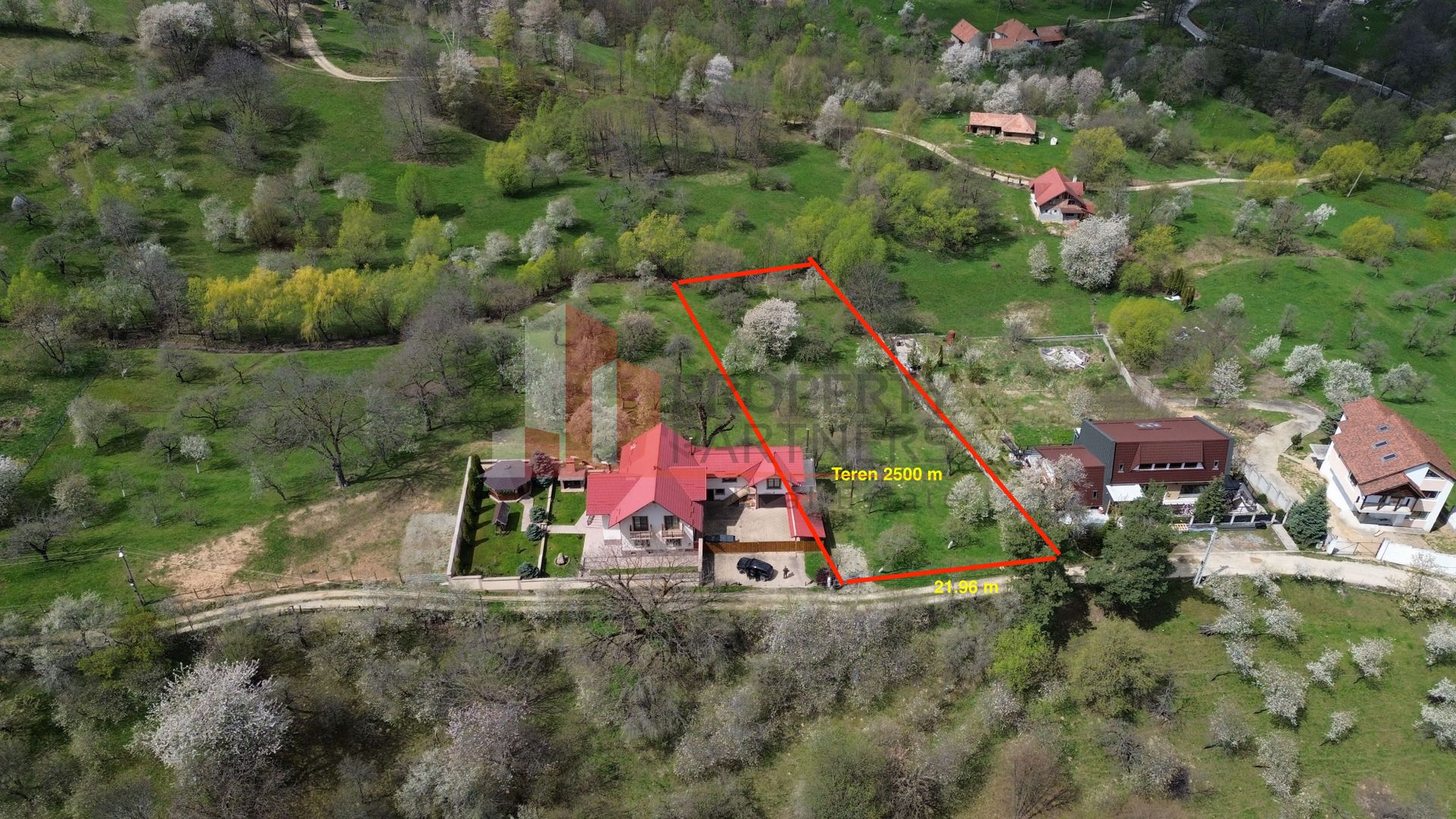 Teren intravilan 2500 mp- Sohodol, Bran – vedere panoramică - Poză 3