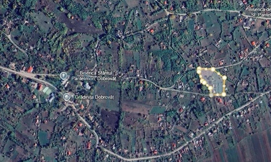 Teren intravilan 8232 mp în centrul localității Dobrovat, la 600 m de Primărie - Poză 1