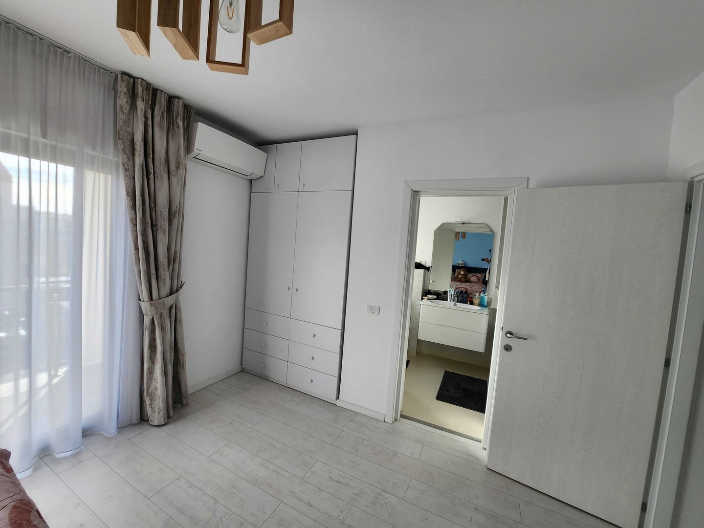 Casa moderna 4 camere | Tunari | Piscina | Spatii luminoase - Poză 8