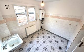 Apartament doua camere spatios Rovine etaj 1 cu centrala 54mp 1978 - Poză 3