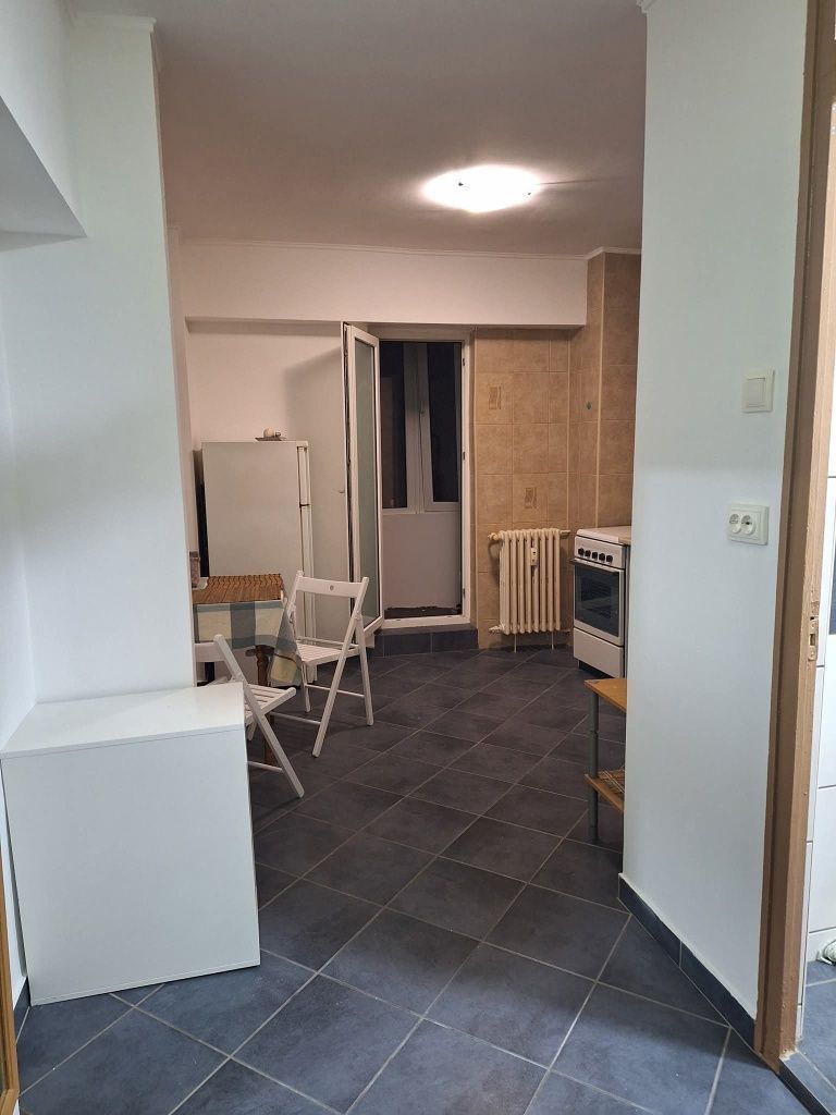 Închiriez garsonieră spațioasă Piața Muncii, bloc anvelopat, metrou - Poză 6