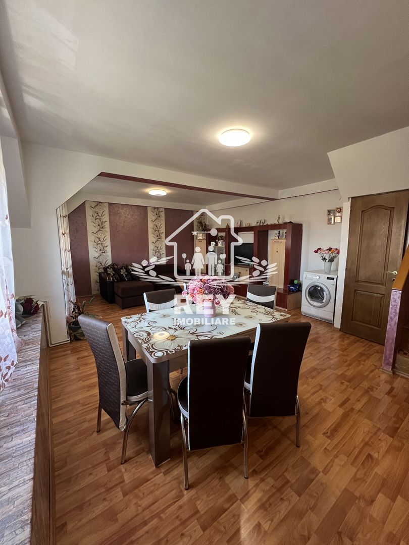 De vanzare- Apartament 3 camere str Luptei - Poză 1