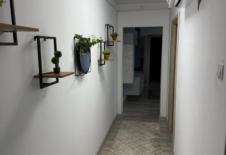 Apartament 3 camere. Bld. Brancoveanu. Aleea Covasna. Cu Centrala proprie. - Poză 9