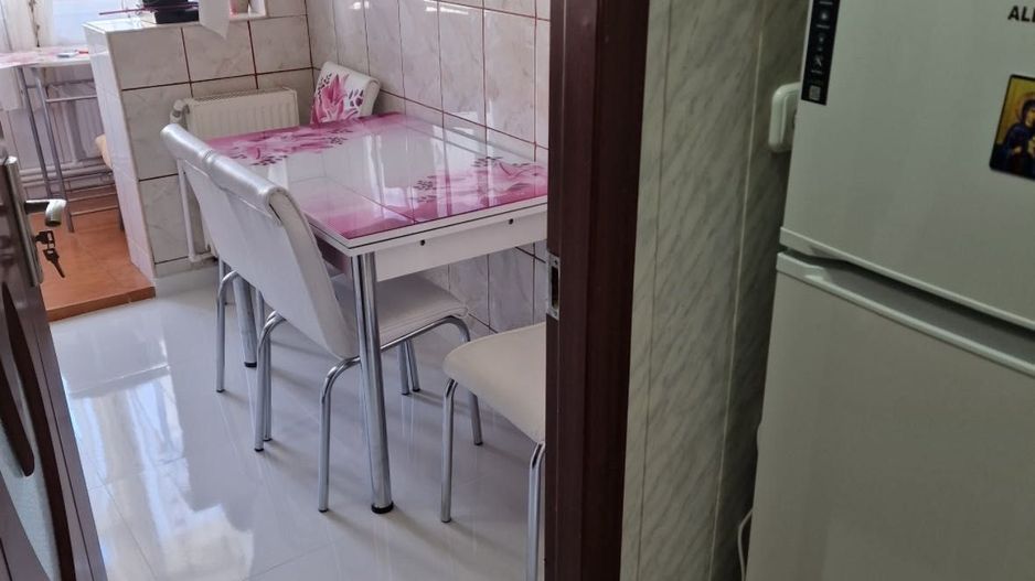 2 camere, decomandat, etaj 4/4,  Micro 21, vedere la Dunare - Poză 2