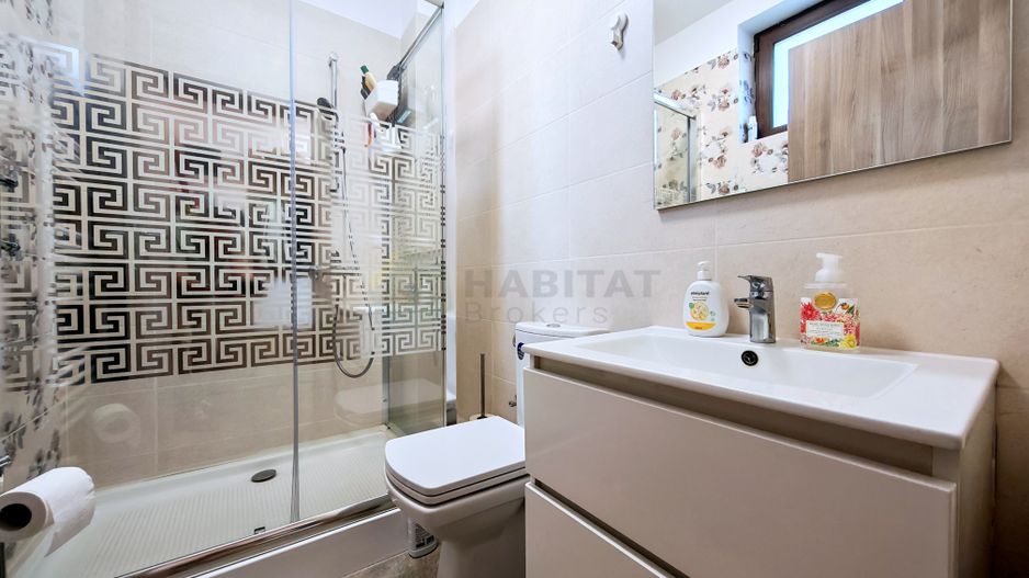 Prima inchiriere, vila cocheta, cu accente exotice - Poză 11