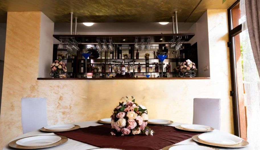 Afacere la cheie! Hotel - restaurant cu peste 40 locuri  cazare - Poză 6