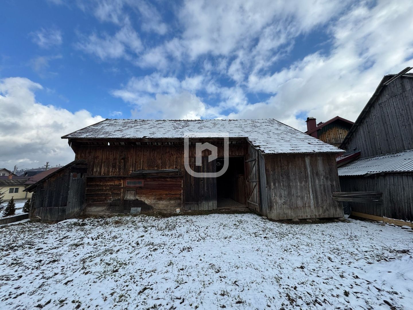 De vanzare casa, atelier fierarie, 4 anexe - 2507 mp in Manastirea Humorului - Poză 11