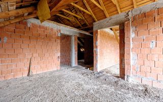 Casă la roșu în Zădăreni - Poză 4