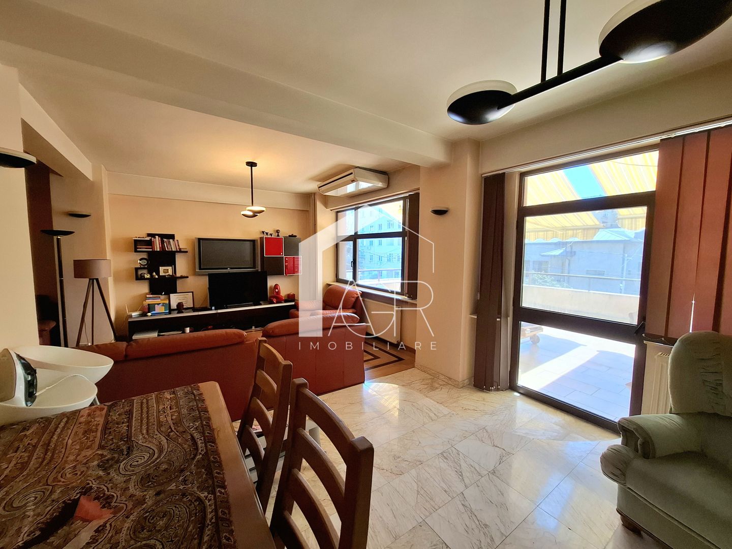 Apartament cu 4 camere, decomandat, zona Democratiei - Poză 3