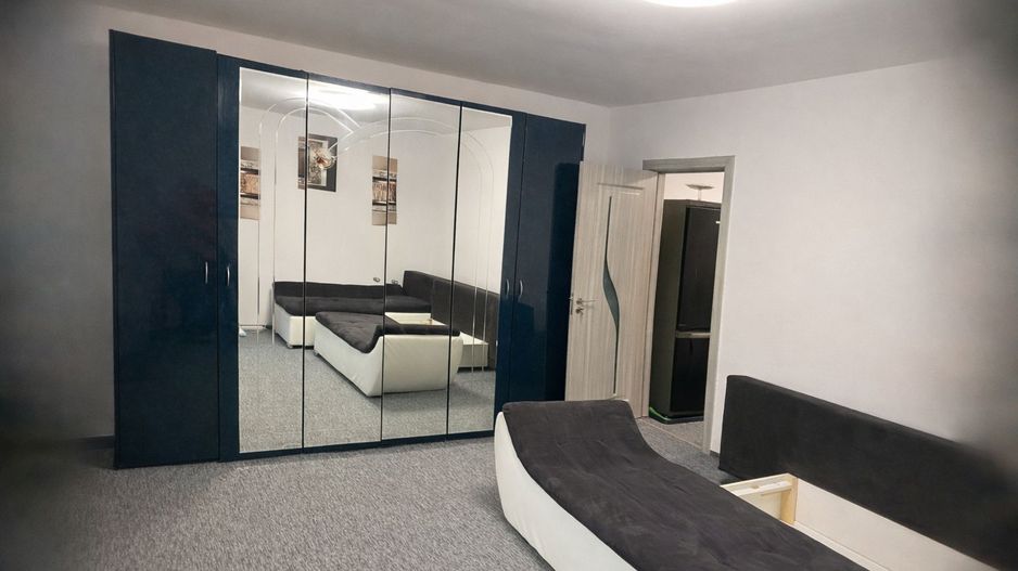 Apartament mobilat si utilat I Balcon mare I zona Sagului - Poză 2