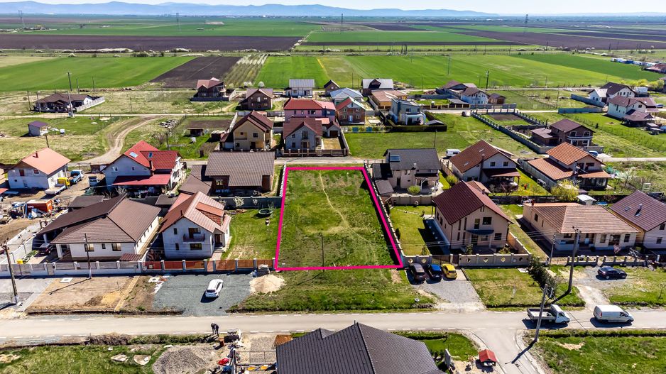 Teren cu utilități în Livada, suprafață 1200 mp, 2 fronturi stradale. - Poză 1