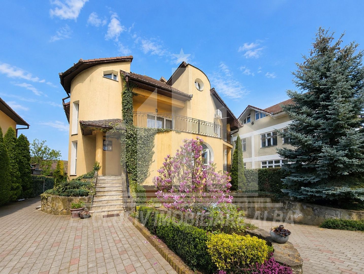 Casa individuala | Pensiune | 550 mp | 1100 mp teren | Cetate - Poză 1