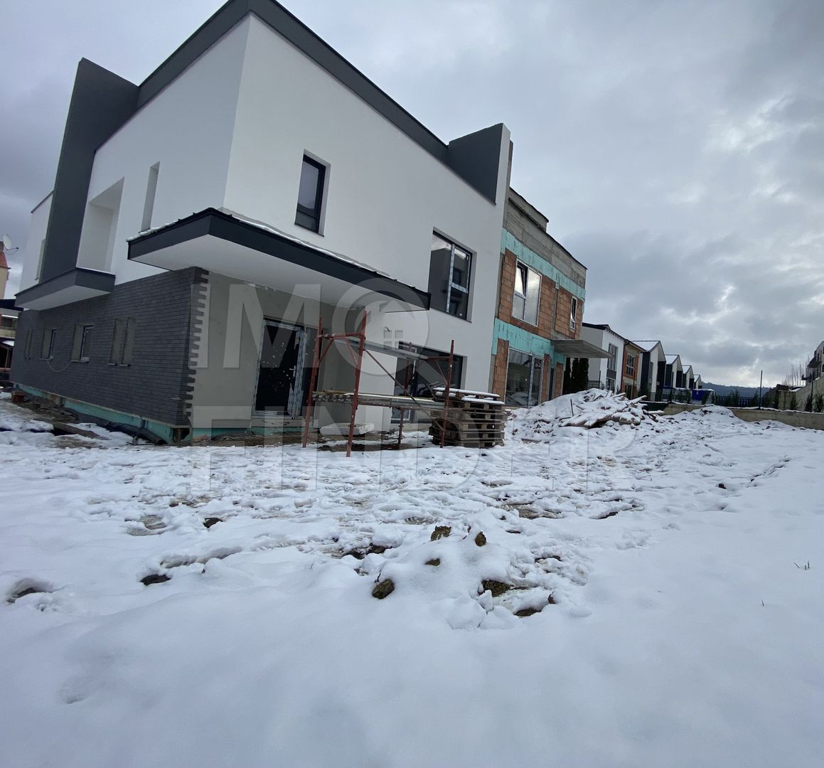 Vanzare parte duplex Buna Ziua, retras de la artera principala - Poză 1