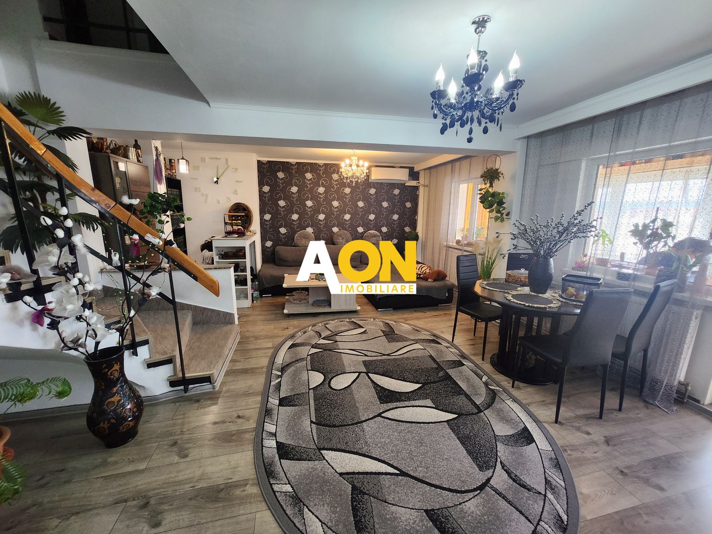 Apartament cu scara interioara, 5 camere, zona OMV Cetate - Poză 2