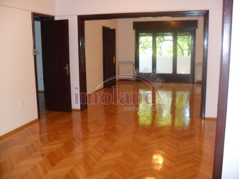 VILA DE INCHIRIAT DOROBANTI CAPITALE - Poză 5