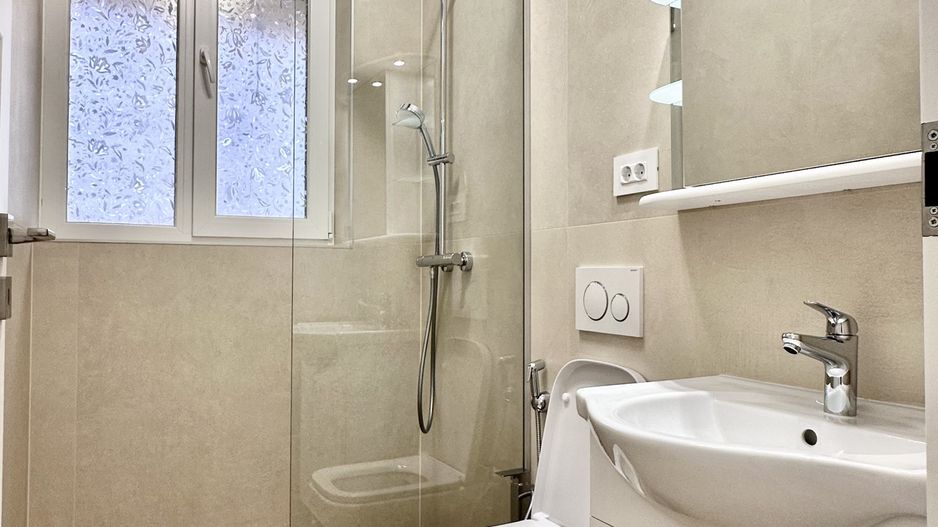 Casa de inchiriat, 3 camere, 3 bai, renovata, prima inchiriere. - Poză 17
