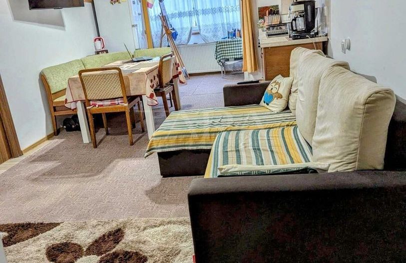 Apartament cu 3 camere în zona Florilor – confort și accesibilitate. - Poză 1