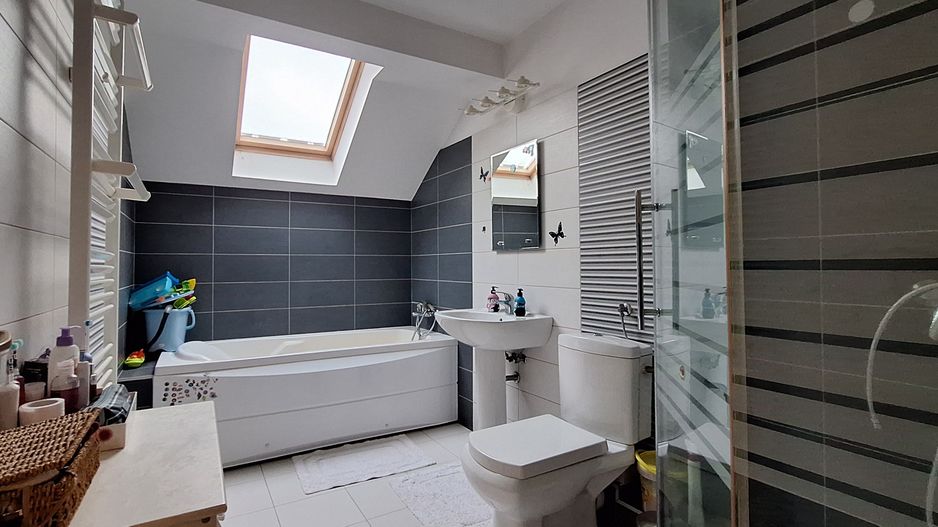 Casa individuala frumoasa si spatioasa in Giroc - Poză 24