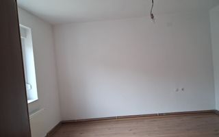 Casă / Vilă cu 5 camere de vânzare în Titulescu, Satu Mare - Poză 4