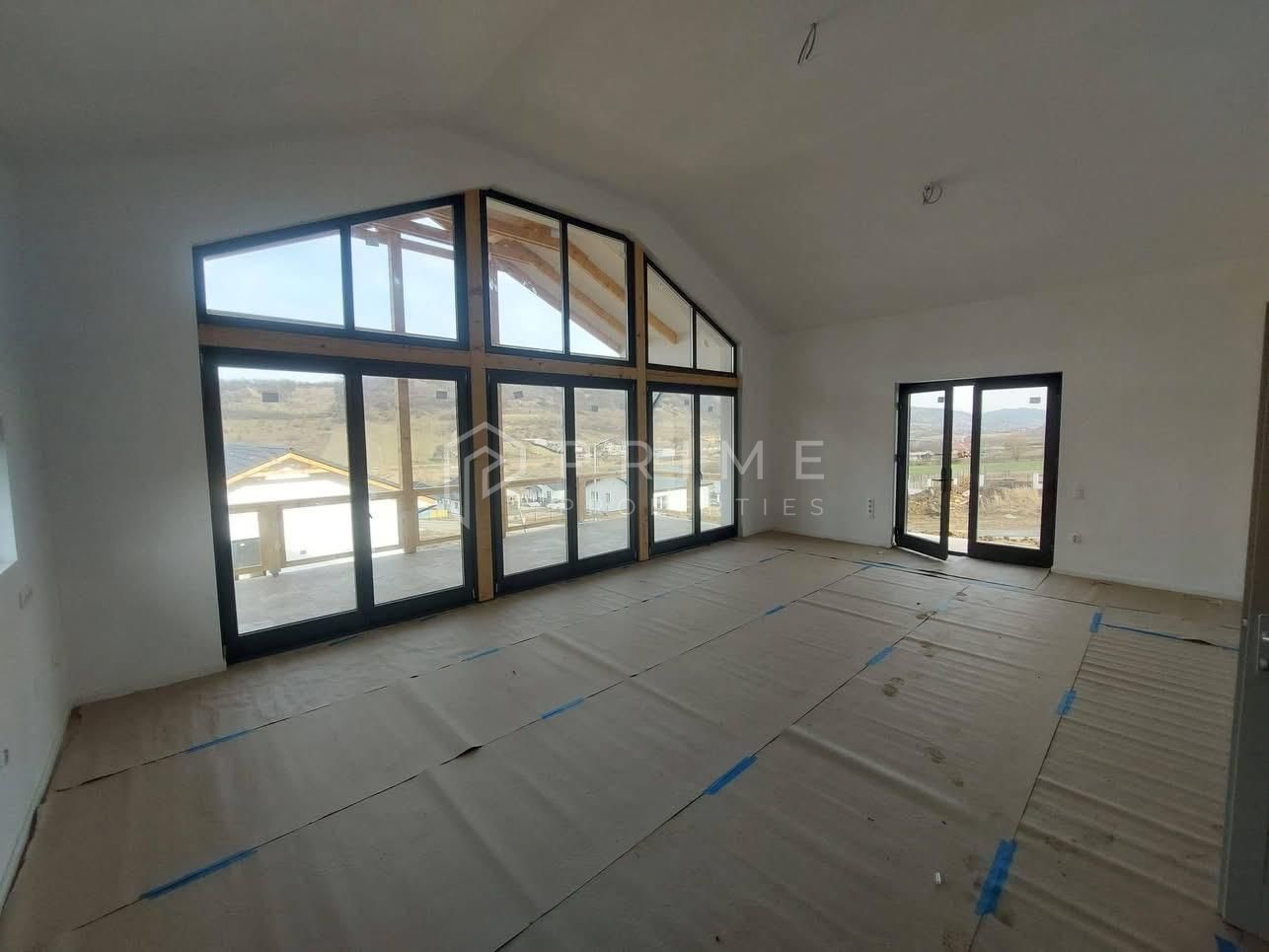 Vilă chalet modern cu perete panoramic de sticlă - Livezeni, Mureș - Poză 6