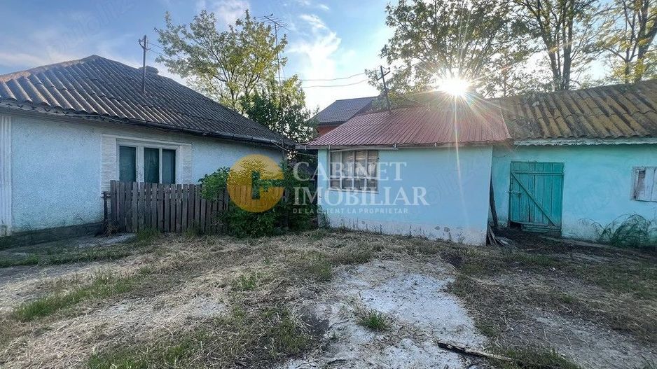 Proprietate generoasă: Casă cu 4 camere, anexe și teren de 3000 m²-Com. Țiganași - Poză 1