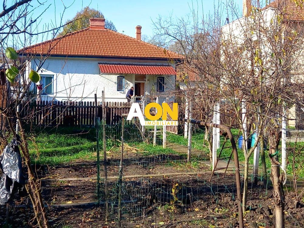Casa 3 camere. 834 mp teren, zona cetatii Alba Carolina - Poză 1
