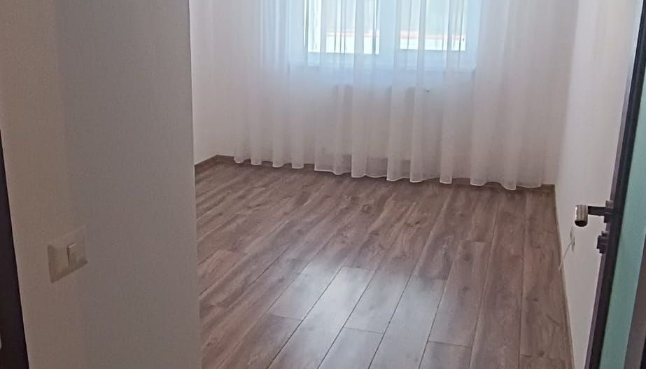 Apart. decomandat ( bucatarie separata+balcon ) + Parcare ! - Poză 14