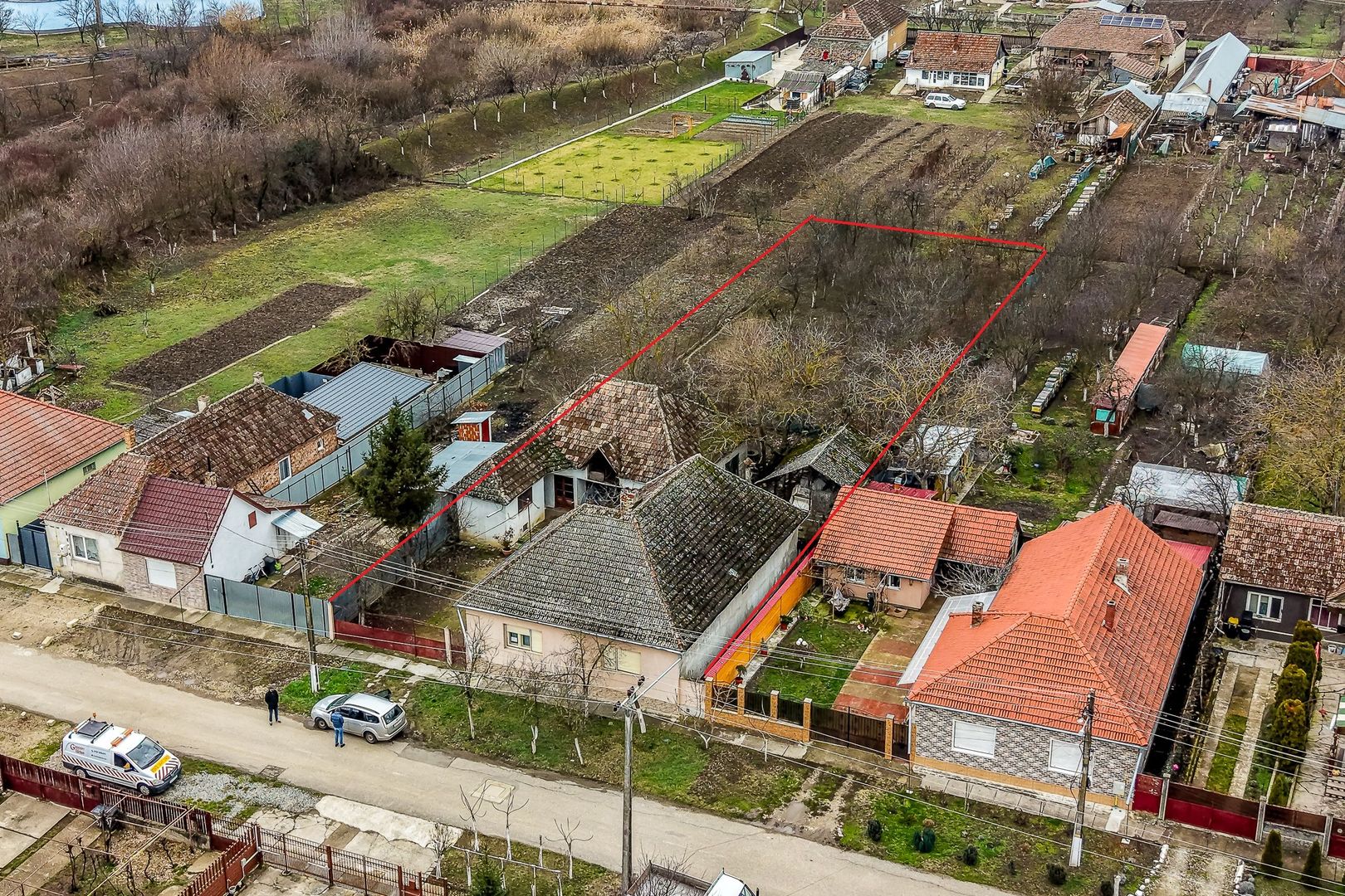 VÂNDUT! Casă de vanzare cu 3 camere in Chisineu Cris - Poză 2