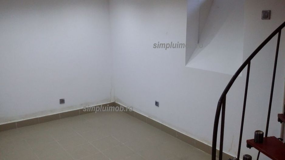 2 camere Foișorul de Foc stradal curte proprie ideal investiție - Poză 1