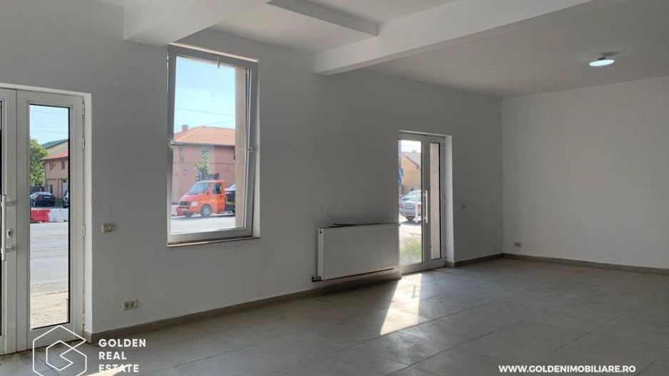 Spatiu comercial Micalaca, 70 mp, acces stradal, centrala proprie, parcare - Poză 4