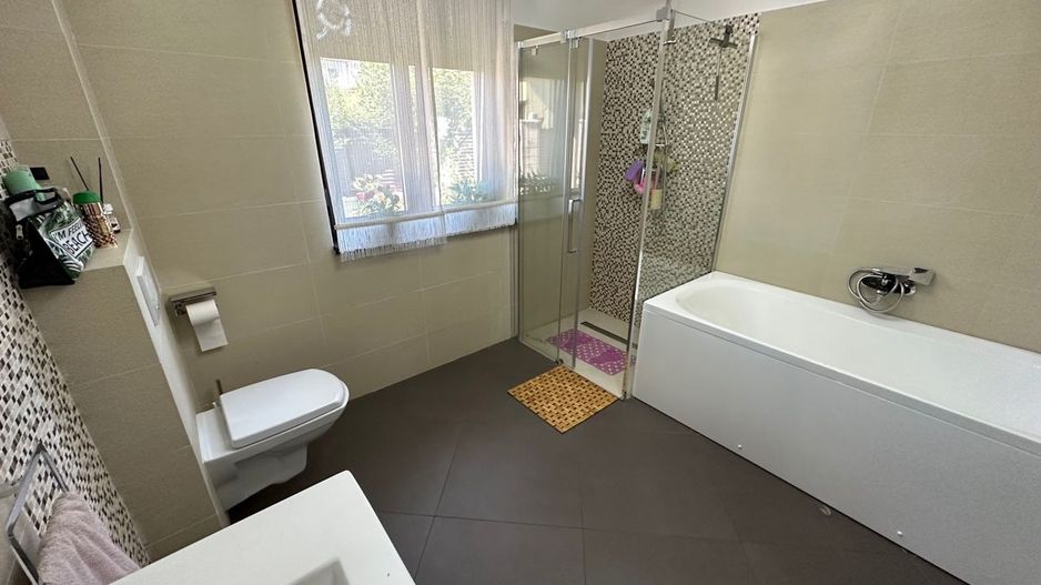 CASA EXCEPTIONALA CU LIVADA PROPRIE - Poză 17