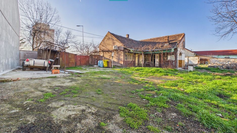 Teren de inchiriat pe 6 Vanatori - Poză 1