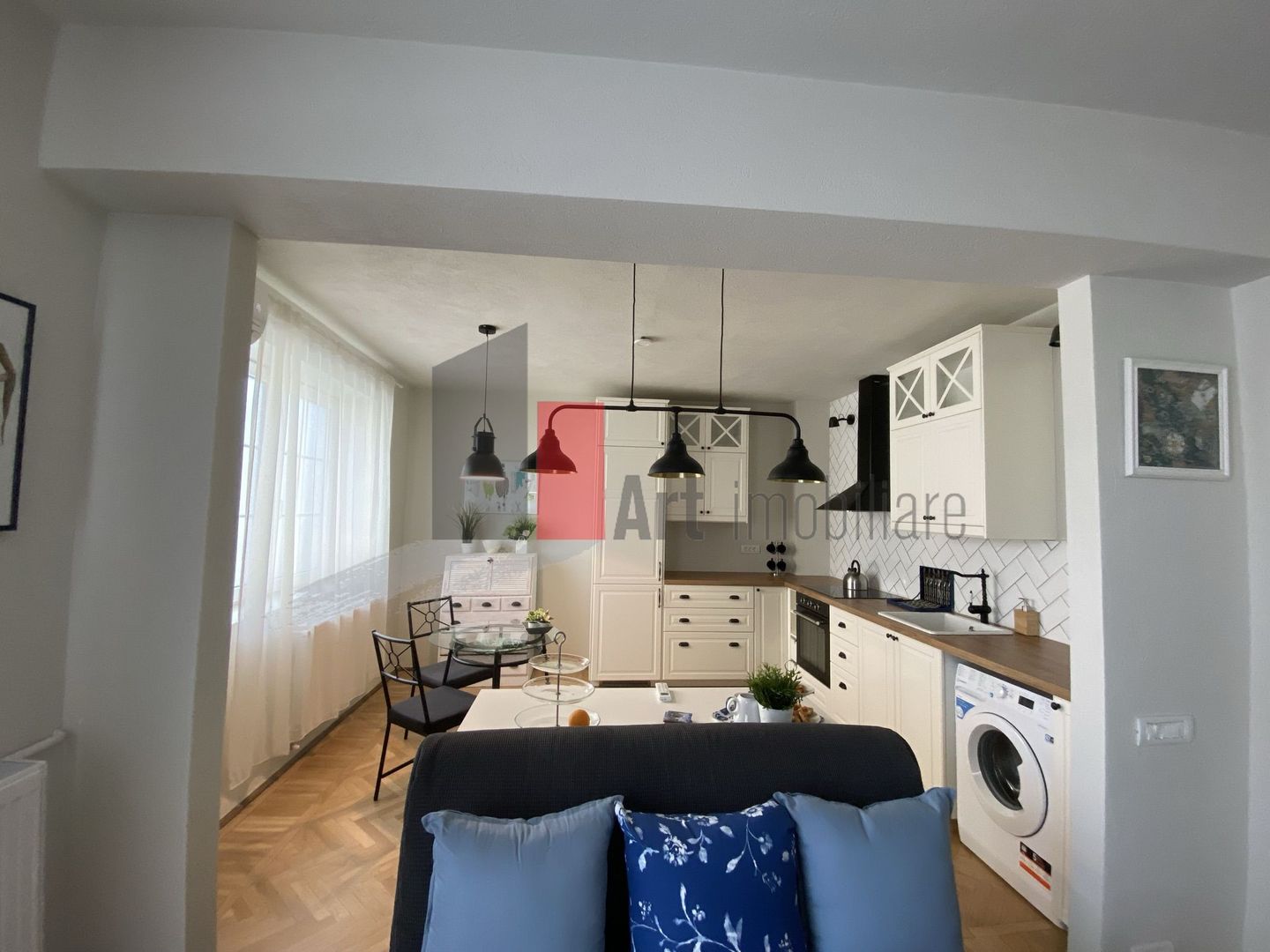 Apartament deosebit 2+1 camere complet renovat - Natiunile Unite - Poză 3