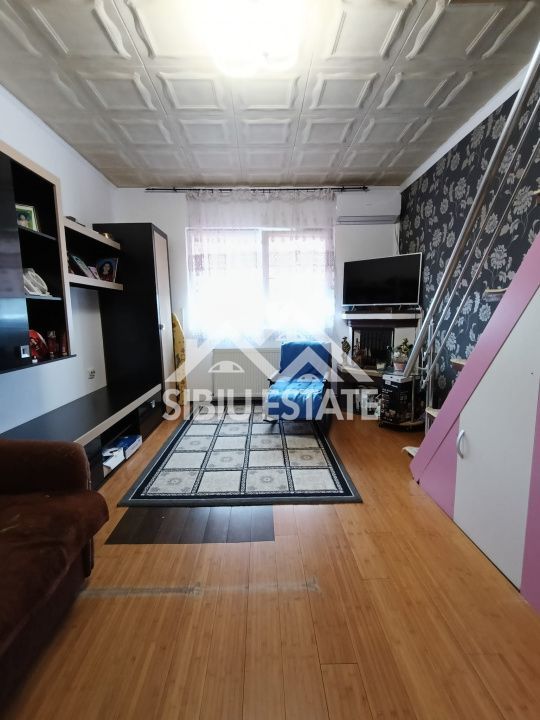  Apartament la mansardă ,3 camere, mobilat și utilat zona Ipas  - Poză 1