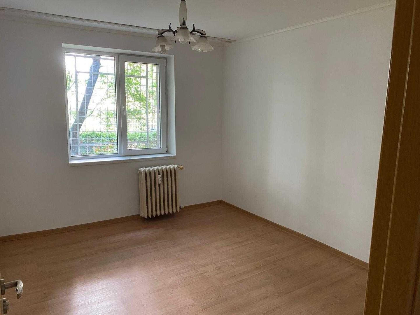 Vanzare apartament 4 camere Fizicienilor, 2 bai, bloc 1982 - Poză 1