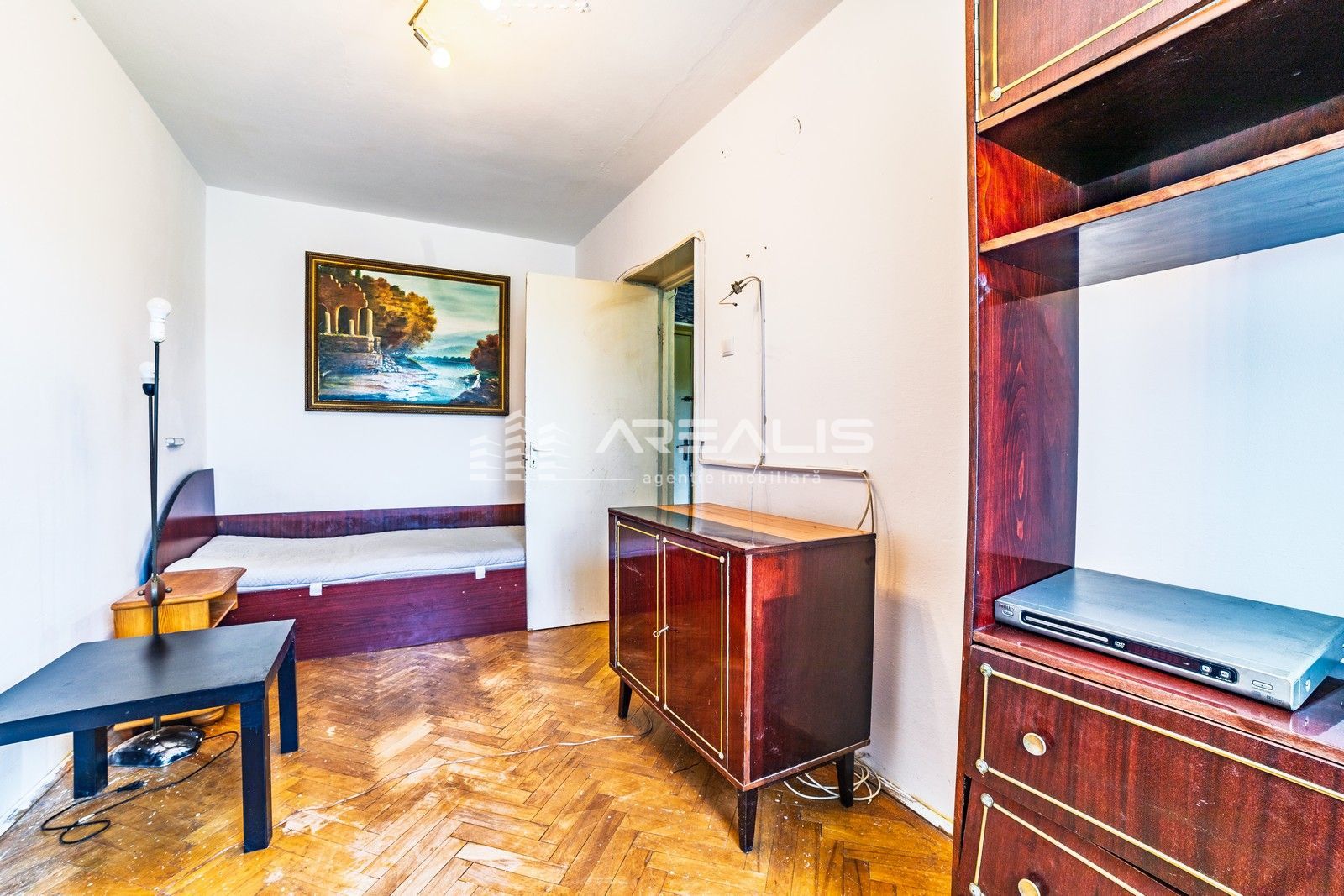 VÂNDUT!!! Apartament 3 camere în zonă centrală - Poză 7