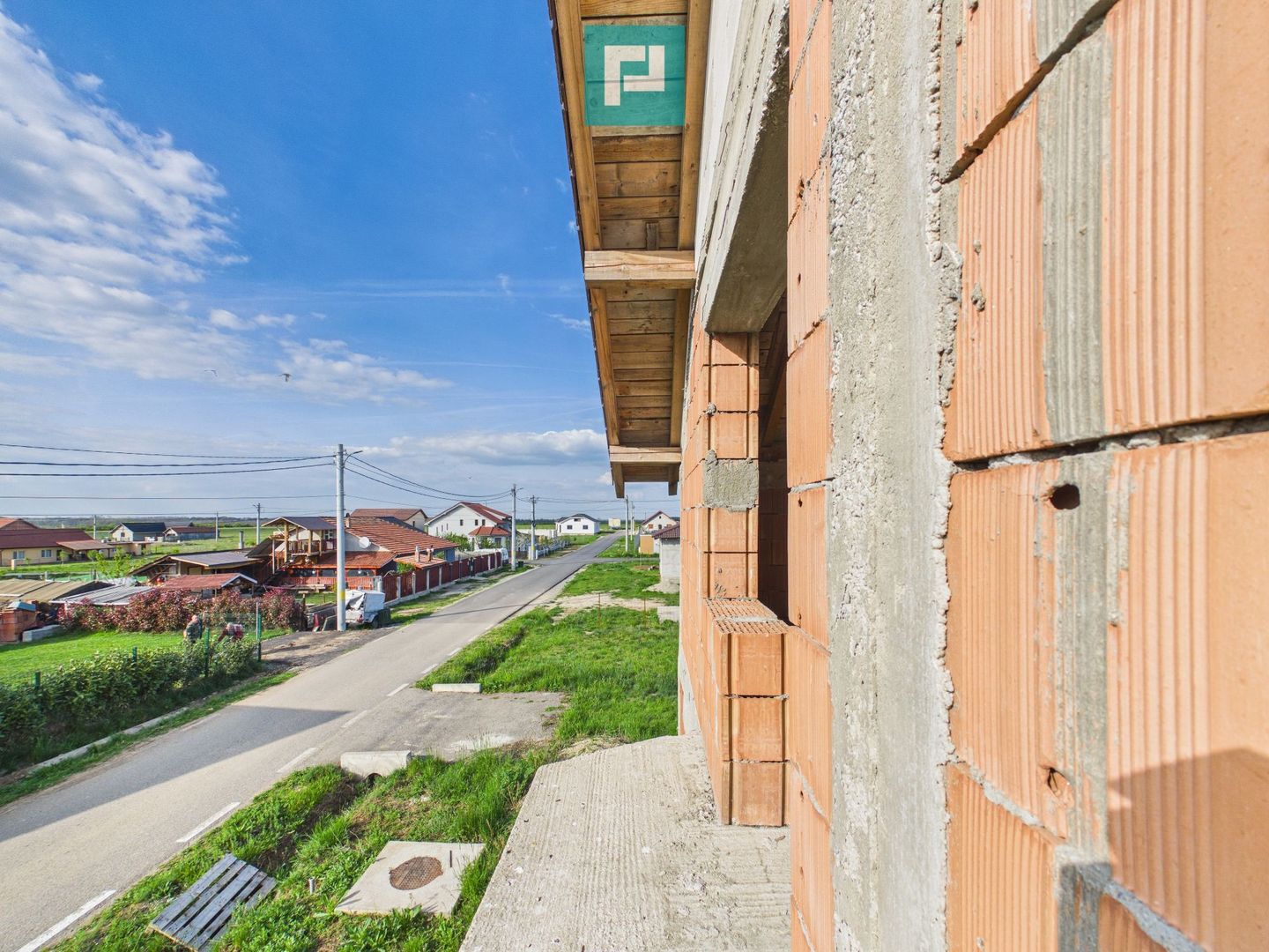 Casă la roșu cu  6 camere,  teren 500 mp în Aluniș - Poză 13