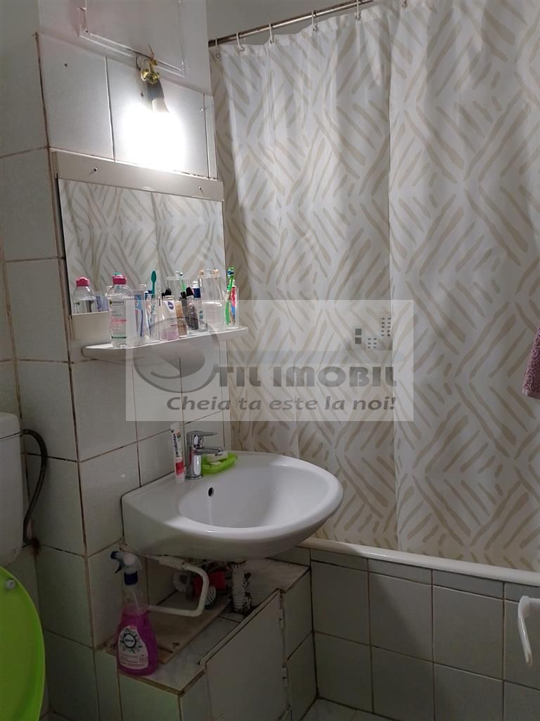 Apartament 2 camere decomandat mobilat Alexandru cel Bun 90000 euro - Poză 5