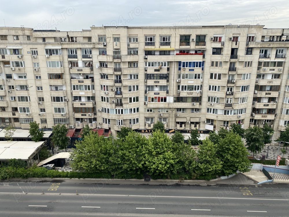 Vand Apartament spatios cu 4 camere de vanzare pe Bdul Decebal - Poză 8