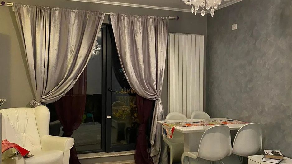 AP. 2 CAMERE- DAMAROAIA, PARCARE INCLUSA, CENTRALA, BLOC NOU, MODERN - Poză 1
