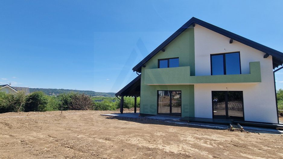 Casa individuala 5 camere teren 504 mp interior alb carport Selimbar - Poză 3