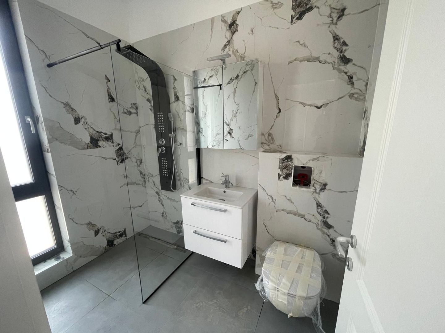 Duplex cu grădină și piscină privată într-un complex exclusivist din Tunari - Poză 7