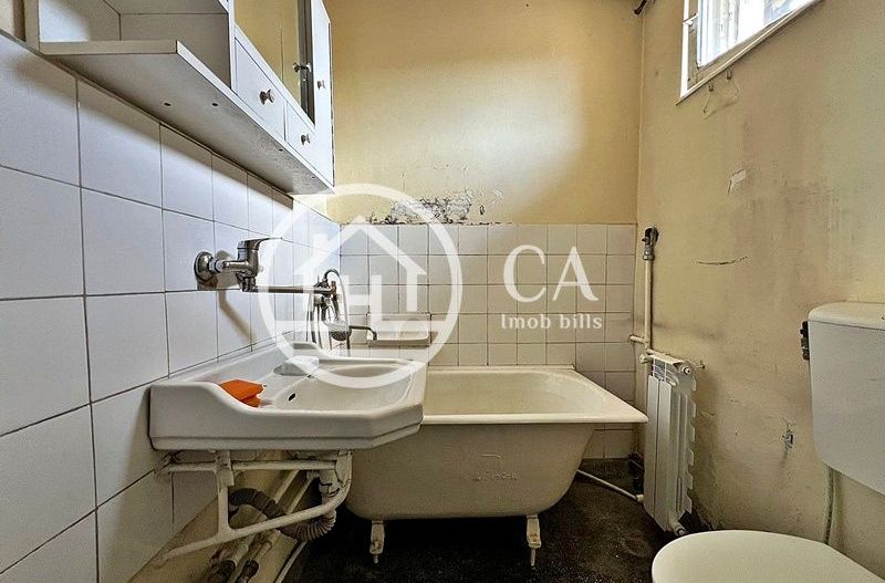 Apartament de vânzare cu 3 camere în zona Velența, Oradea - Poză 8