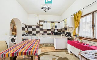 Casa cu 6 camere in Parneava - Poză 1